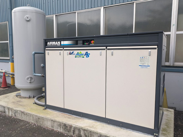 屋外式スクリュー圧縮機